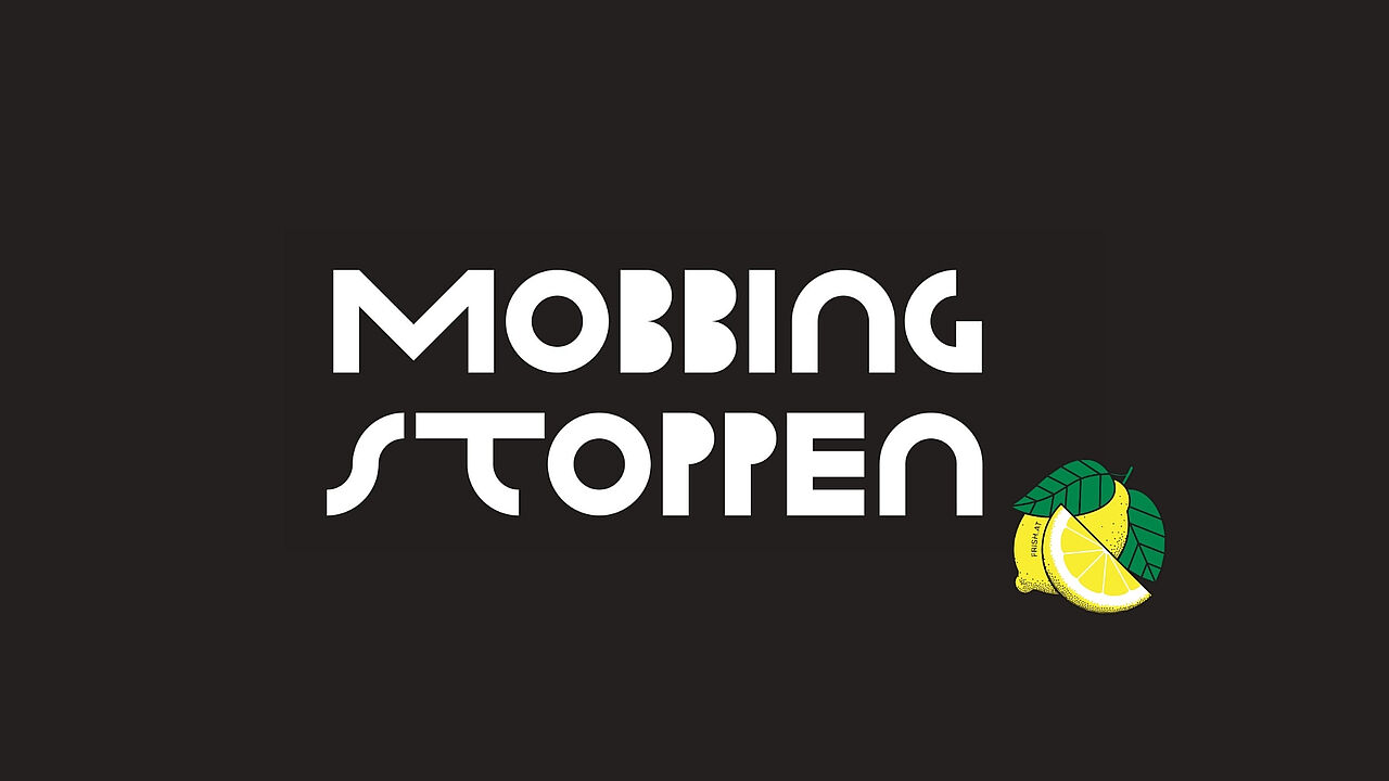 Weißer Schriftzug „Mobbing stoppen“ auf schwarzem Hintergrund, daneben eine gezeichnete Zitrone mit grünen Blättern und dem Schriftzug „Fresh.at“